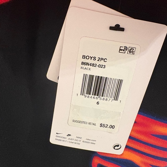 Boys NWT Size 6 Nike Vibrant Red and Black 2-Piece Set - Picture 4 of 6